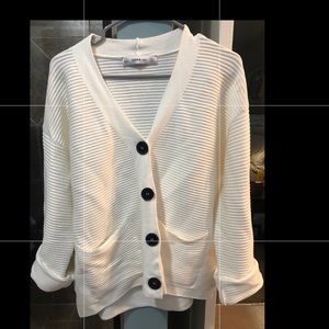Like new! Zara knit sweater. Excellent condition!